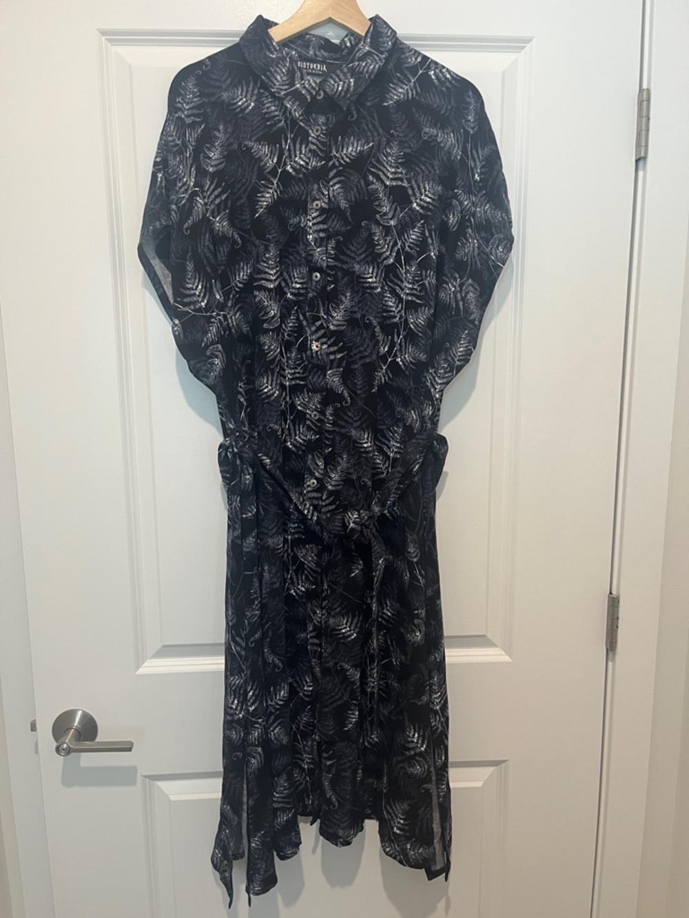 NWOT Disturbia shirtdress in fern print